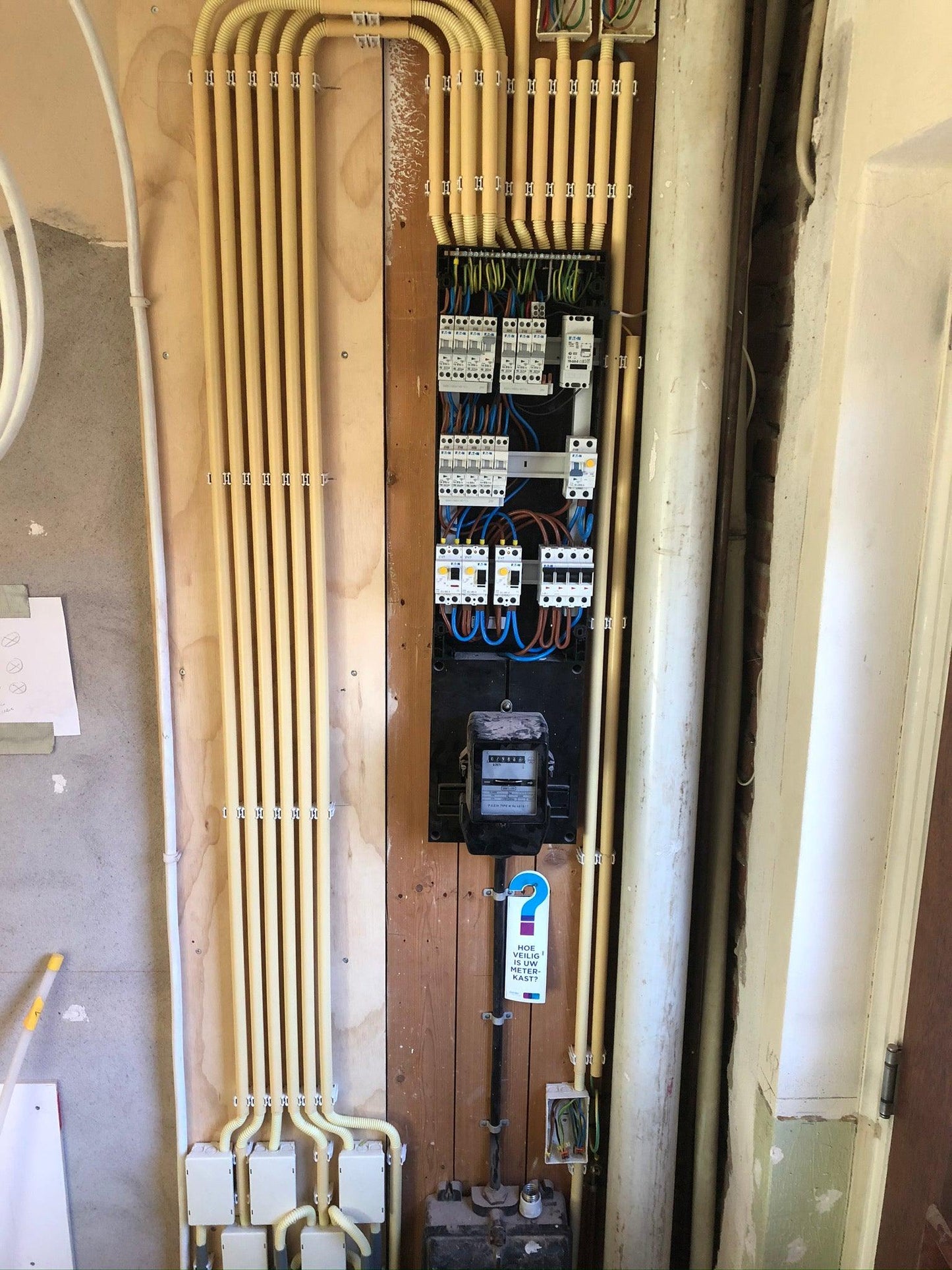 Oude stoppenkast vernieuwd voor een Eaton, Medusa 36module verdeelkast